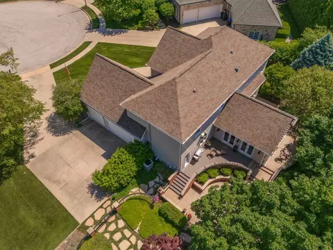 2 Milton Ln, Bloomington, IL 61704 photo 6