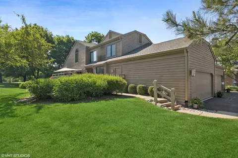 96 Waterview Ct, Barrington, IL 60010