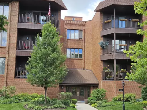 125 Boardwalk Pl #103, Park Ridge, IL 60068