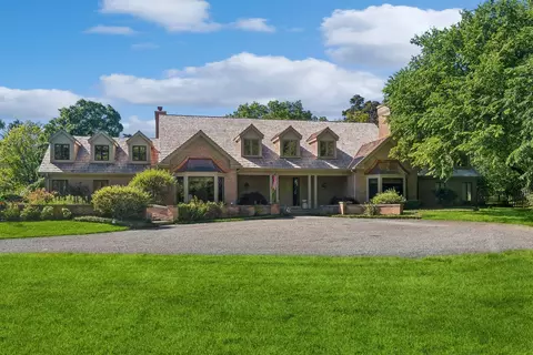 260 E Onwentsia Rd, Lake Forest, IL 60045