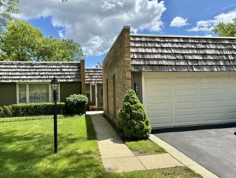 1881 Somerset Ln, Northbrook, IL 60062