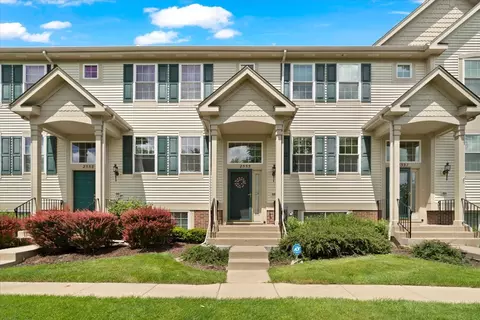 2555 N Augusta Dr, Wadsworth, IL 60083