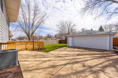 1312 Devonshire Dr, Joliet, IL 60435 photo 6