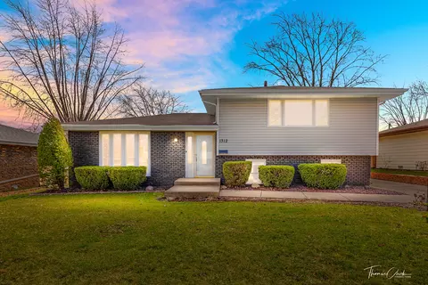 1312 Devonshire Dr, Joliet, IL 60435
