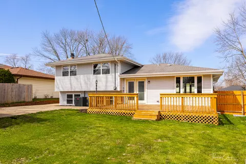 1312 Devonshire Dr, Joliet, IL 60435 photo 4
