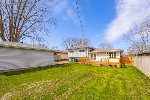 1312 Devonshire Dr, Joliet, IL 60435 photo 3