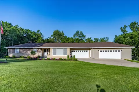 2475 Cooper Dr, Freeport, IL 61032 photo 1