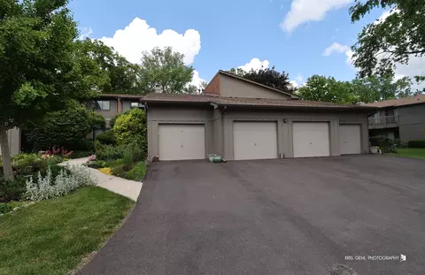 2 S414 Emerald Green Dr #D, Warrenville, IL 60555