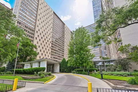 3950 N Lake Shore Dr #2310, Chicago, IL 60613