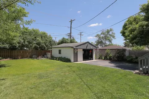 Exterior - 333 E Wayne Pl, Wheeling, IL 60090 photo 6 of 7