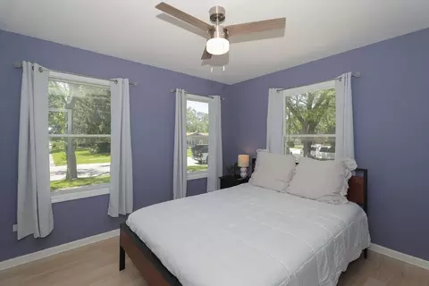 Bedroom - 333 E Wayne Pl, Wheeling, IL 60090 photo 1 of 2