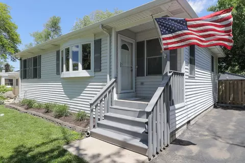 Exterior - 333 E Wayne Pl, Wheeling, IL 60090 photo 2 of 7