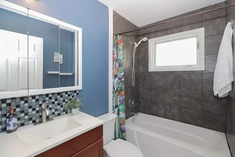 Bath - 333 E Wayne Pl, Wheeling, IL 60090 photo 1 of 1