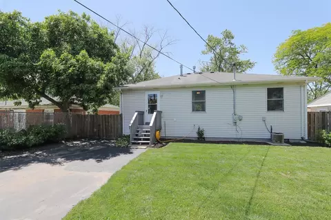 Exterior - 333 E Wayne Pl, Wheeling, IL 60090 photo 4 of 7