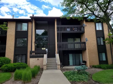 6137 Knoll Wood Rd #108, Willowbrook, IL 60527
