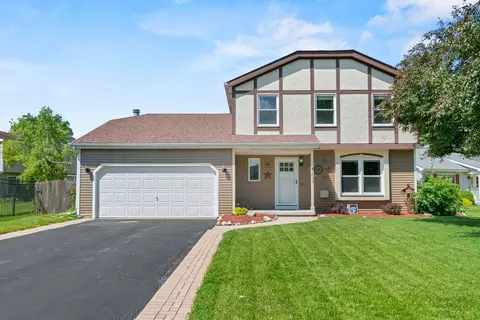 1833 Wicker St, Woodstock, IL 60098