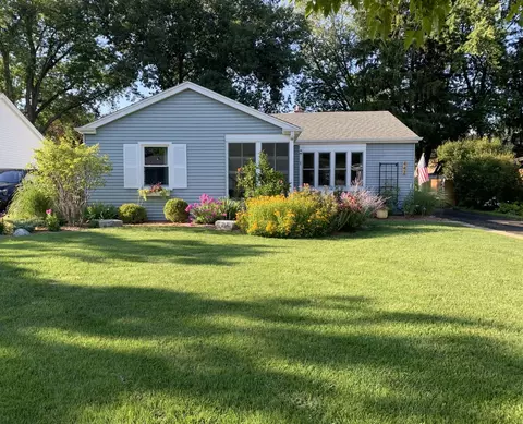 442 Berry Rd, Barrington, IL 60010