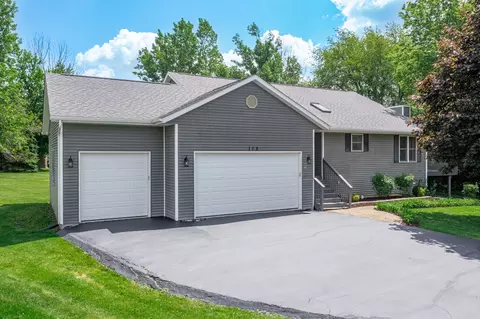 113 Cornwall Cir, Poplar Grove, IL 61065