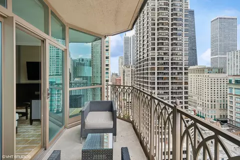 21 E Huron St #2004, Chicago, IL 60611 photo 9