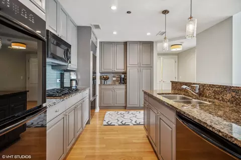 21 E Huron St #2004, Chicago, IL 60611 photo 15