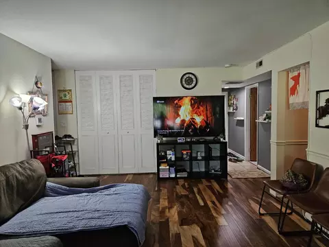 1420 Volid Dr #D, Hoffman Estates, IL 60169 photo 2