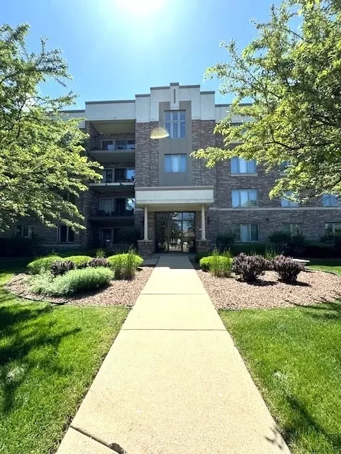 10740 S Washington St #405, Oak Lawn, IL 60453