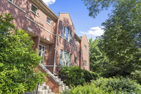 1771 Dewes St #E, Glenview, IL 60025