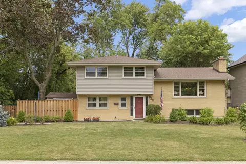 925 Arbor Ave, Wheaton, IL 60189