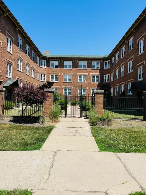 4814 W Hutchinson St #2A, Chicago, IL 60641
