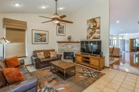 5865 Leeds Rd, Hoffman Estates, IL 60192 photo 7