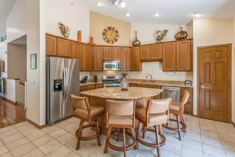 5865 Leeds Rd, Hoffman Estates, IL 60192 photo 5