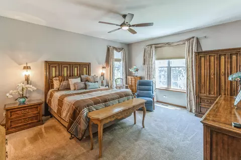 5865 Leeds Rd, Hoffman Estates, IL 60192 photo 9