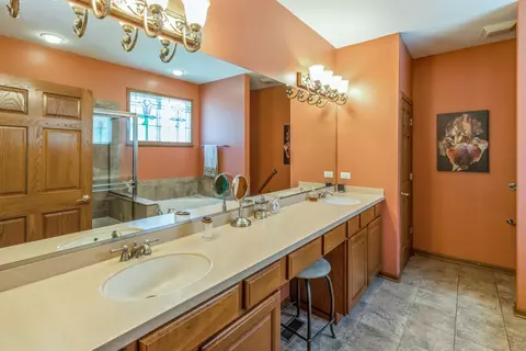 5865 Leeds Rd, Hoffman Estates, IL 60192 photo 11