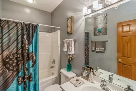5865 Leeds Rd, Hoffman Estates, IL 60192 photo 15