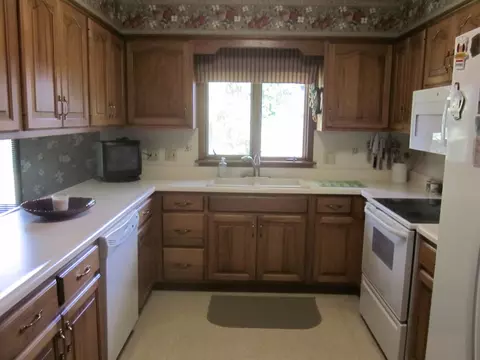 2411 Spruce St, Peru, IL 61354 photo 9