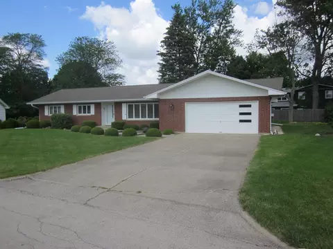 2411 Spruce St, Peru, IL 61354