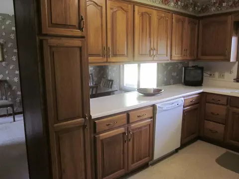 2411 Spruce St, Peru, IL 61354 photo 8