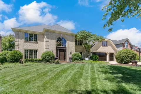 831 Lockwood Cir, Naperville, IL 60563