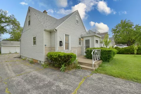 1504 N East End Ave, Round Lake Beach, IL 60073
