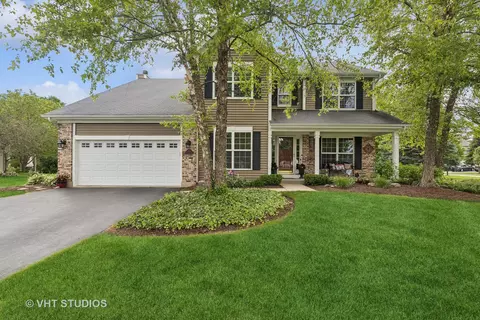 1120 Sandalwood Ln, Crystal Lake, IL 60014
