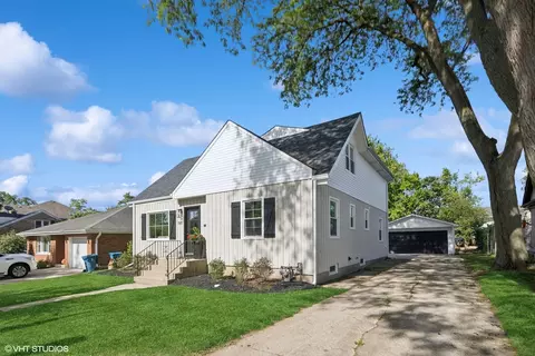 366 S Rex Blvd, Elmhurst, IL 60126