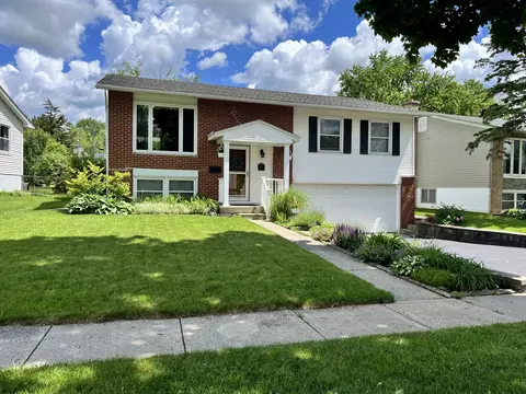 868 Bonniebrook Ave, Mundelein, IL 60060
