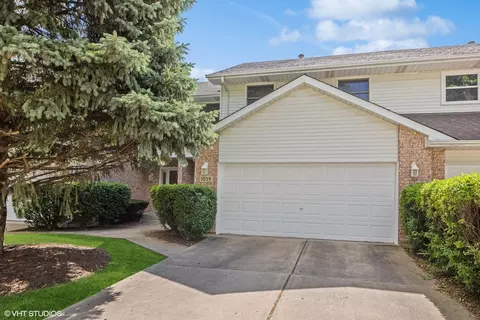 1039 Pinewood Dr, Downers Grove, IL 60516