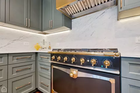 21 E Huron St #1803, Chicago, IL 60611 photo 11