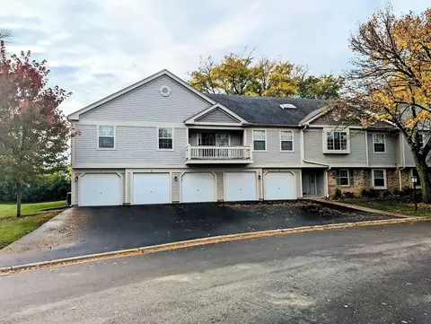 1214 Ballantrae Pl #B, Mundelein, IL 60060