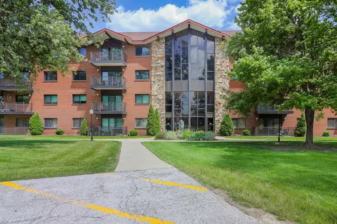 2301 183rd St #405, Homewood, IL 60430