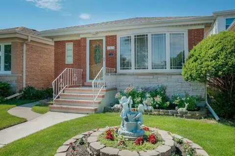 7513 W Strong St, Harwood Heights, IL 60706