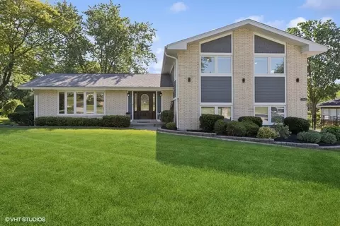 7967 Clarendon Hills Rd, Willowbrook, IL 60527