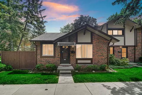 17 W757 Kirkland Ln, Villa Park, IL 60181