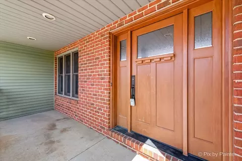 Entry Way - 595 Walnut Ct, Antioch, IL 60002 photo 4 of 4